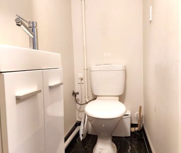 HILLSBOROUGH, 2 BEDROOMS - Photo 3