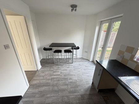 2 bedroom semi-detached house to rent - Photo 5