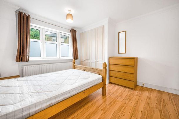 3 bedroom flat to rent - Photo 1