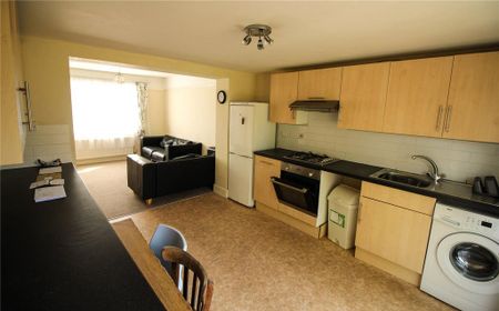 4 bedroom detached house to rent - Photo 3