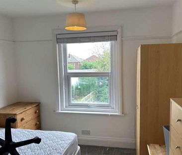 Bedroom Semi Detached House In Winton, BH9 - Photo 3