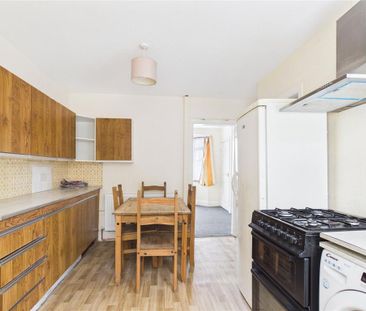 3 bedroom terraced house to rent - Photo 6