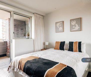 1 bedroom penthouse to rent - Photo 2