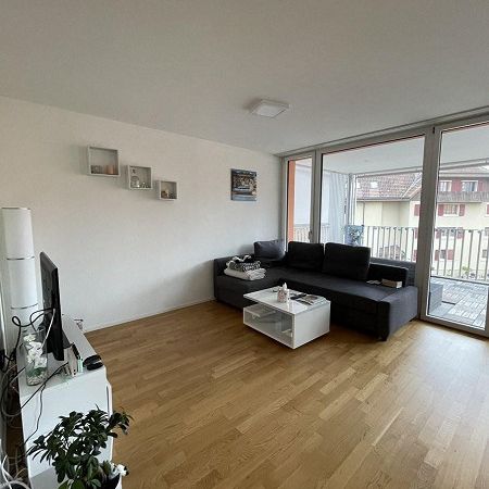 Moderne und grosse 2.5-ZW à 67 m² im 2. OG - Photo 1