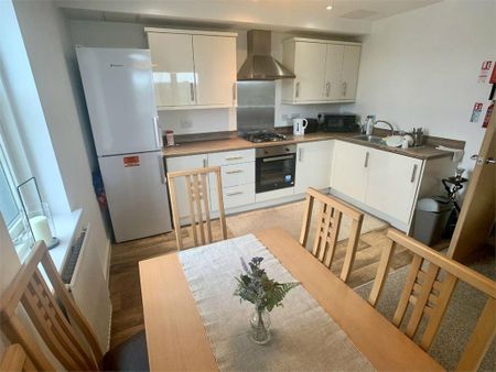 2 bedroom penthouse to rent - Photo 2