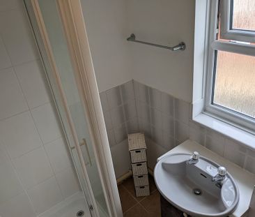 Studio Flat, Captains Place, SO14 - Photo 4