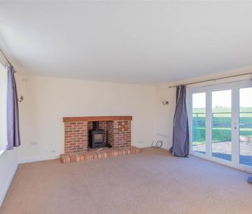 4 bedroom detached house to rent - Photo 2