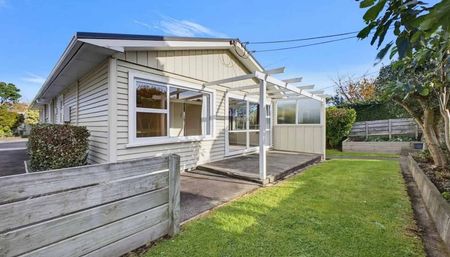 Sunny home close to Coastal Walkway and CBD - Photo 3