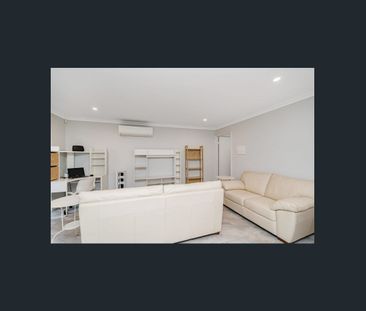Stylish, Fully Furnished Ground-Floor Apartment in the Heart of Belmont! - Photo 4