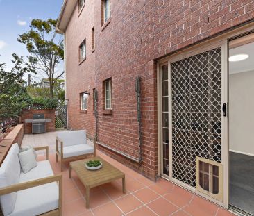 The Perfect Garden Entertainer With Large Outdoor Terrace - Photo 2