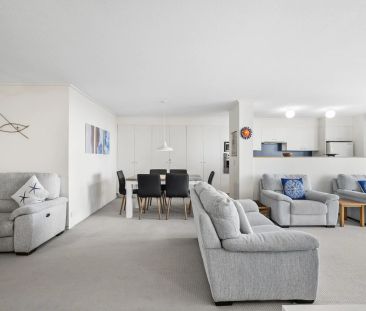 Beachfront Apartment with Ocean Views - Photo 2