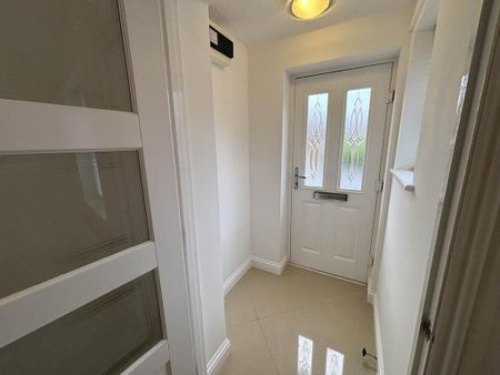 2 bedroom semi-detached house to rent - Photo 4