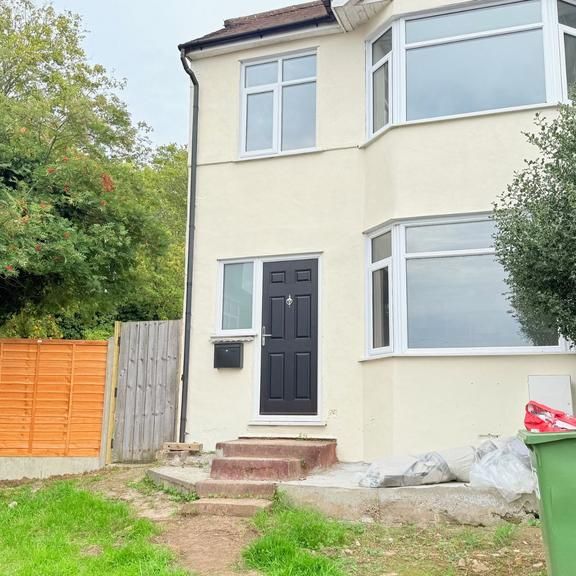 3 bedroom semi-detached house to rent - Photo 1