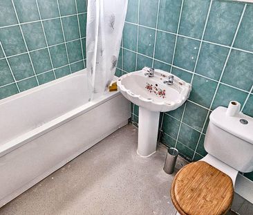 3 bedroom terraced house to rent - Photo 6