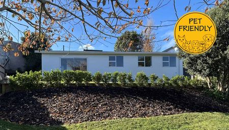 THREE BEDROOMS IN WESTOWN - Photo 5