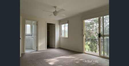 Townhouse with Grand Proportions - Photo 4