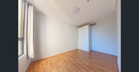 ENJOY CITY LIVING ! Two bedrooms + Study/Third bedroom - Photo 2
