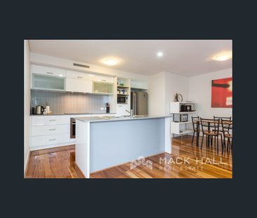Fully Furnished Executive Apartment with Two Car Bays & Park Views - Photo 6
