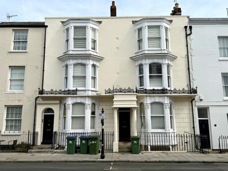 3 bedroom flat to rent - Photo 5