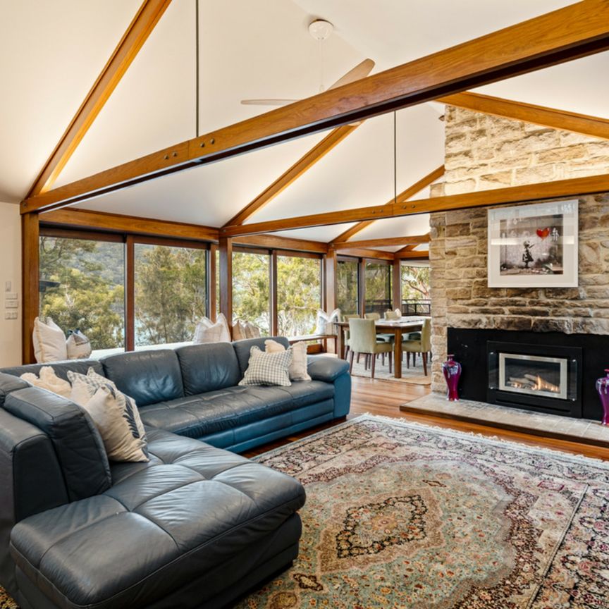 Inspiring Bruce Rickard Design - North East Aspect - Commanding Water Views - Photo 1