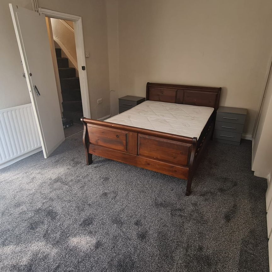 3 Bed - 5 Quarry Mount Place, Woodhouse, Leeds - LS6 2JE - Student - Photo 1