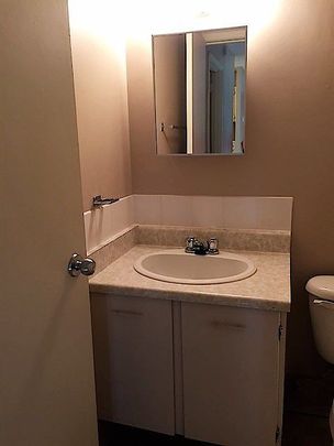 Cozy 1-Bedroom Apartment in Quiet Bankview Neighborhood - Photo 1