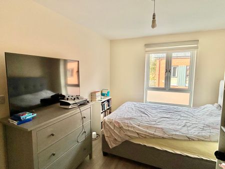 3 bedroom Spacious Three Bedroom House to rent - Photo 4