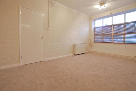 3 bedroom apartment to rent - Photo 2