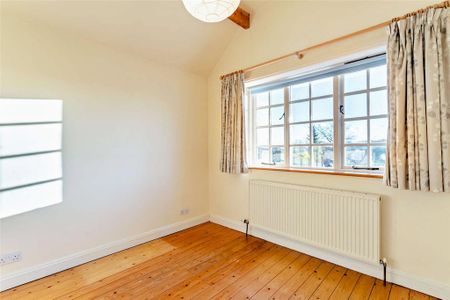 4 bedroom semi-detached house to rent - Photo 5