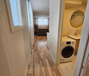 Magnifique 3 1/2 rénové, meublé + cour clôturée @ 1 325 $/mois - Photo 4