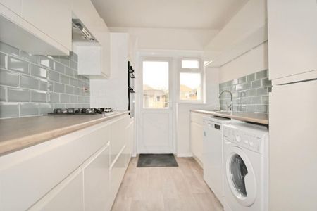 3 bedroom semi-detached house to rent - Photo 5