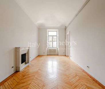 A bright and elegant residence in the centre of Turin - Photo 4