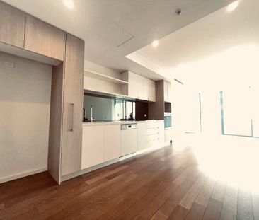Morden Two-Bedroom Apartment in the Centre of Mascot where Everything is at Your Door Step! - Photo 3