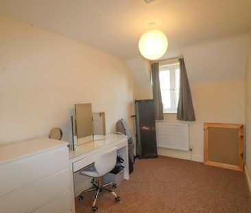 2 bedroom end of terrace house to rent - Photo 2