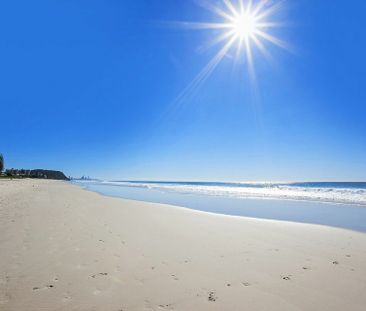 SPACIOUS TWO BEDROOM APARTMENT WITH HUGE OUTDOOR DECK - WALK TO BEACH! - Photo 2