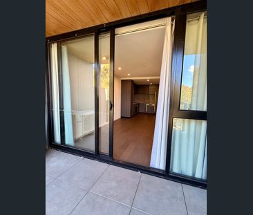 MODERN APARTMENT LIVING IN THE HEART OF SUNSHINE - Photo 6