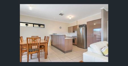 Modern 3 Bedroom Homette - Photo 4