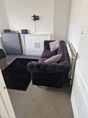 Room in a Shared Flat, Gainsford Road, SO19 - Photo 1