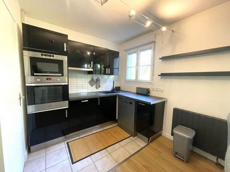 A LOUER - T2 MEUBLÉ - CHAMBRE + PARKING - Photo 3