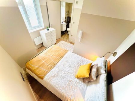 Room in a Shared House, London, SW20 - Photo 2