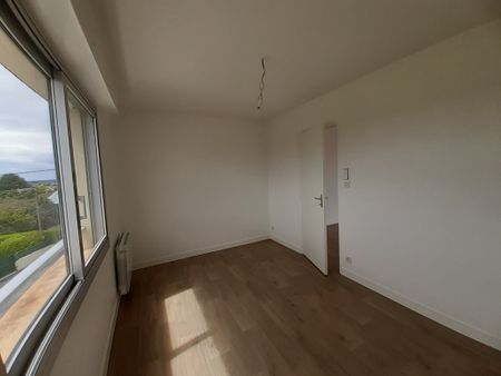 Location Appartement 2 pièces 37m² LA GUERCHE DE BRETAGNE 35130 - Photo 3