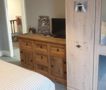 35 Seymour Avenue - Photo 2