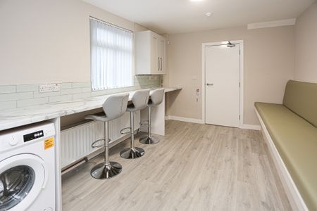 Room 6, 22 Ballygomartin Road, Belfast, BT13 3LD - Photo 5