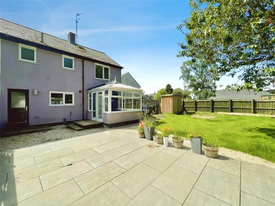3 bedroom end of terrace house to rent - Photo 1