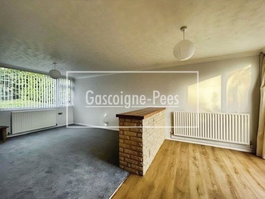 Basingstoke, RG22 - Photo 1