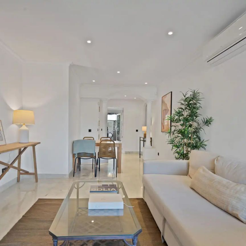 Apartamento de alquiler en 13 Calle de las Adelfas, Nueva Andalucía centro - Photo 1