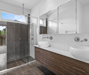 Boutique Riverside Townhouse - Photo 6