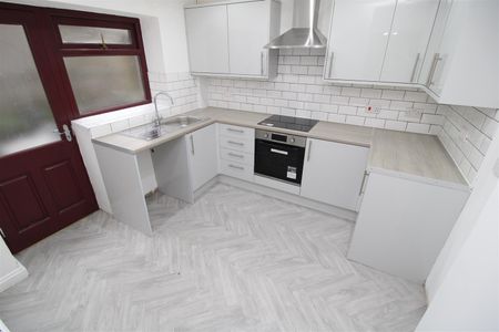 House - Terraced For Rent Caerau Road, Maesteg - Photo 3