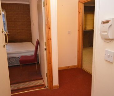 1 Bed Flat - Photo 1