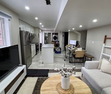 For Lease - 661 Mcgregor Farm Lower Trail, Newmarket, Ontario - Photo 4